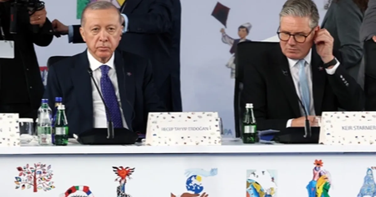 Cumhurbaşkanı Erdoğan Arnavutluk’ta… Zirveden barış çağrısı yaptı